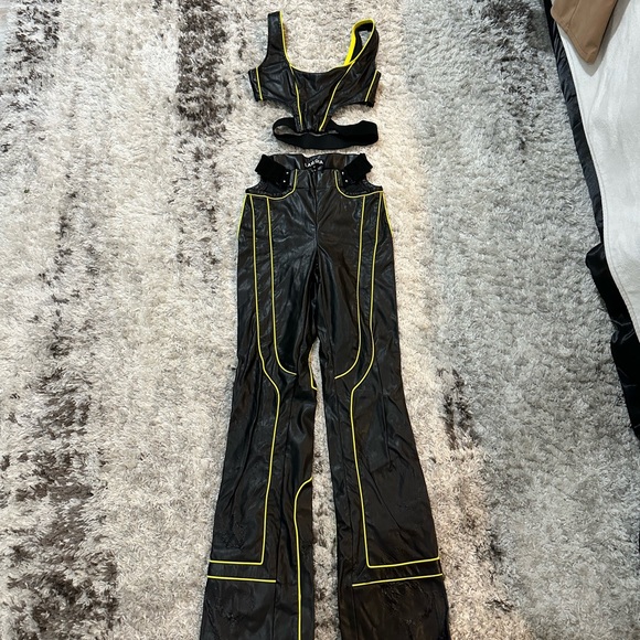 I AM GIA NORA CUT-OUT FAUX SET - Picture 3 of 4